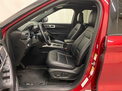 Used 2020 Ford Explorer XLT w/ Equipment Group 202A AWD/4WD image 14