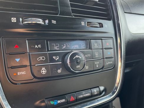 Used 2018 Dodge Grand Caravan SXT w/ Blacktop Package FWD image 25