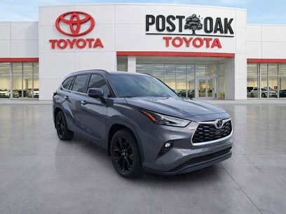 Used 2023 Toyota Highlander LE