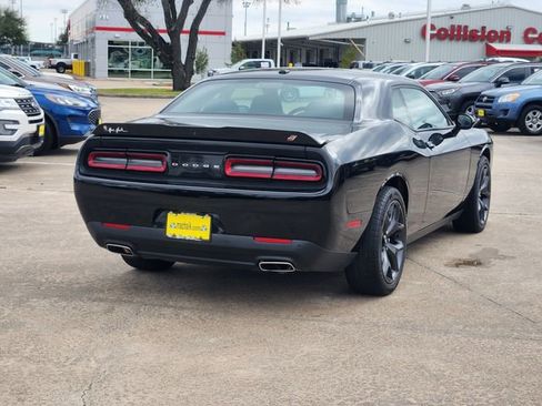 Used 2022 Dodge Challenger GT image 5