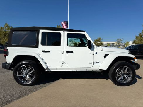 Used 2024 Jeep Wrangler Sport S w/ Convenience Group image 9
