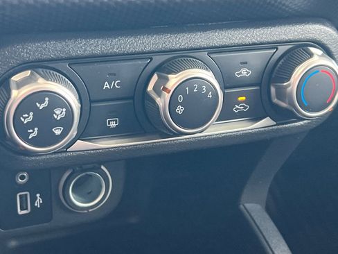 Used 2022 Nissan Kicks S image 17