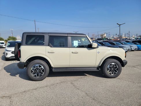 New 2025 Ford Bronco Outer Banks AWD/4WD image 3