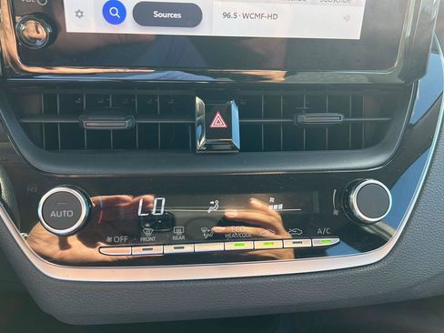 Used 2024 Toyota Corolla LE FWD image 7