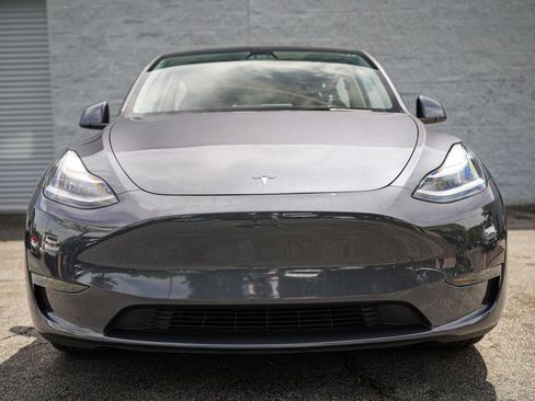 Used 2023 Tesla Model Y Long Range image 5