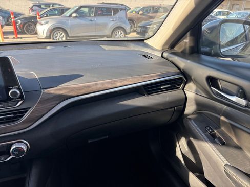 Used 2025 Nissan Altima 2.5 SV image 38