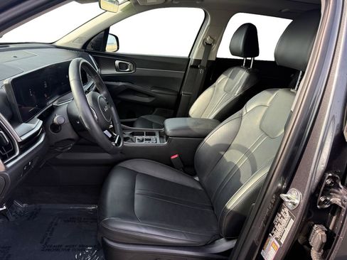 Used 2024 Kia Sorento EX w/ Panoramic Sunroof Package image 10