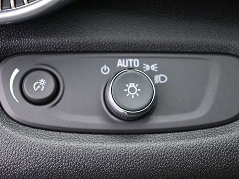 New 2026 Chevrolet Trax ACTIV w/ Sunroof Package FWD image 38