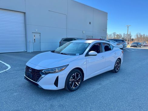 Used 2024 Nissan Sentra SV image 13