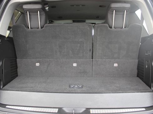 Used 2017 Cadillac Escalade Luxury image 13