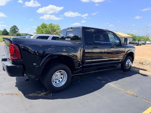 Used 2025 RAM 3500 Limited AWD/4WD image 25