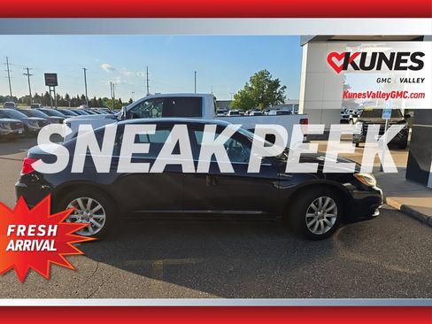 Used 2013 Chrysler 200 Touring FWD image 6