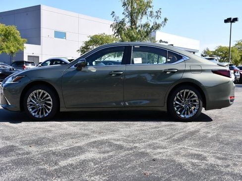 New 2025 Lexus ES 300h w/ Luxury Package image 4
