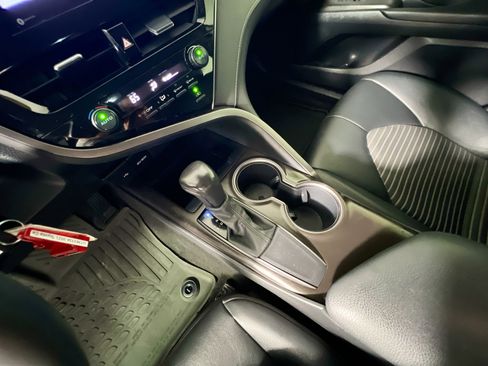 Used 2021 Toyota Camry SE image 25