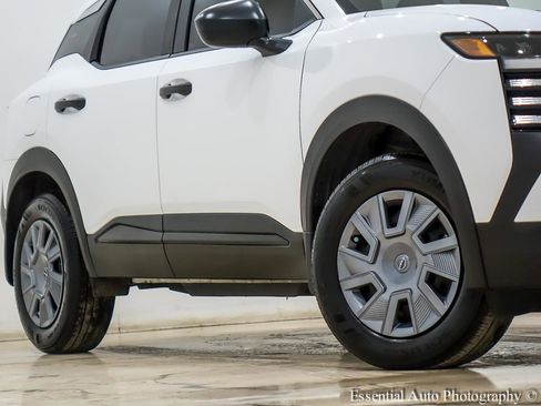 Used 2025 Nissan Kicks S image 4