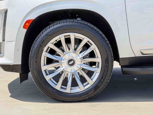 Used 2022 Cadillac Escalade ESV Premium Luxury AWD/4WD image 9