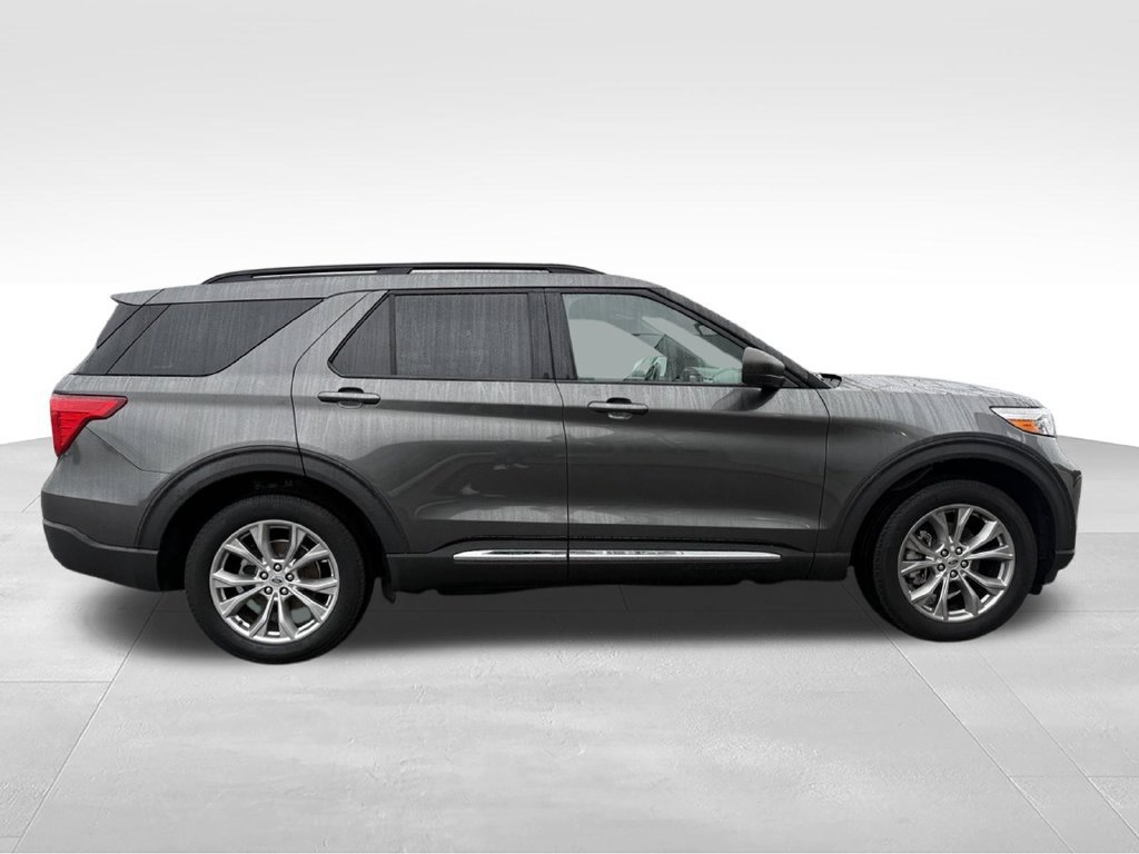 Used 2020 Ford Explorer XLT w/ Equipment Group 202A AWD/4WD image 28