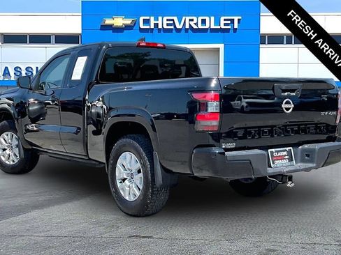 Used 2022 Nissan Frontier SV AWD/4WD image 3