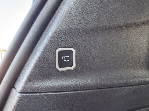 Used 2025 Chrysler Pacifica Select FWD image 28
