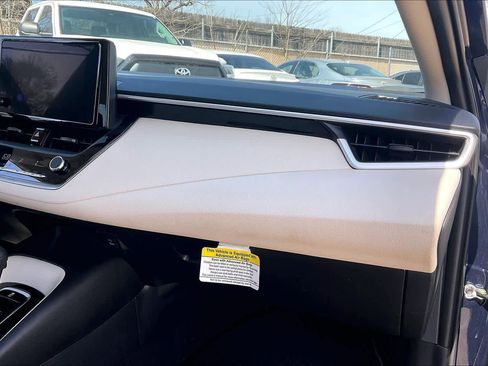 Used 2025 Toyota Corolla LE image 18