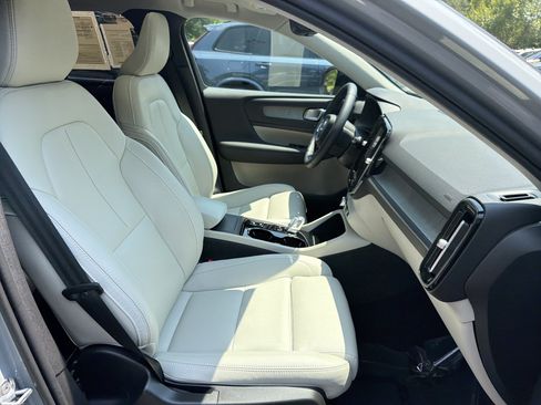 Certified 2024 Volvo XC40 B5 Plus w/ Climate Package AWD/4WD image 35