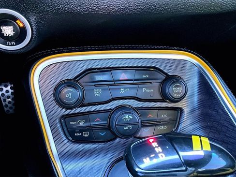 Used 2016 Dodge Challenger R/T Scat Pack w/ Leather Interior Group image 32