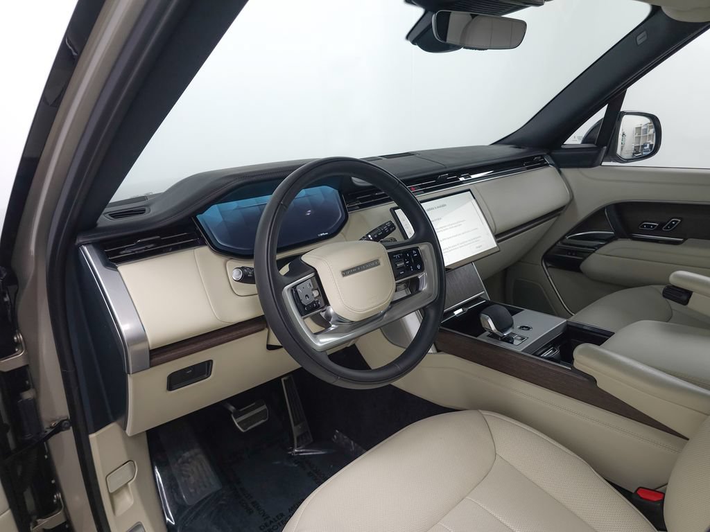 Used 2025 Land Rover Range Rover SE AWD/4WD image 8
