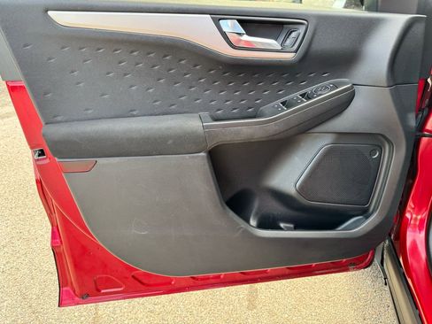 Used 2020 Ford Escape SE image 9