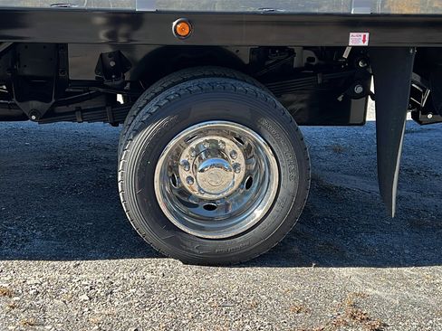 New 2025 RAM 5500 4x4 Regular Cab image 12