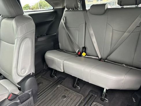 Used 2025 Toyota Sienna XLE image 21