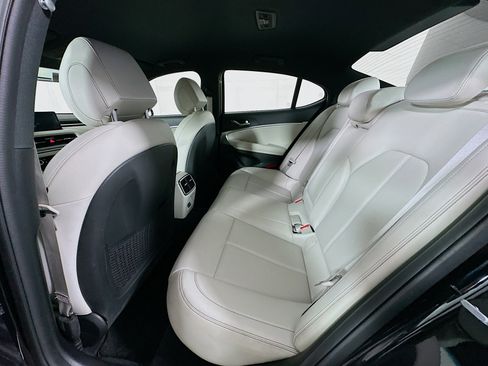 Used 2025 Genesis G70 2.5T image 27