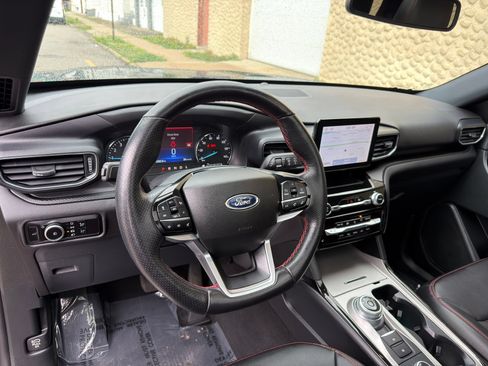 Used 2023 Ford Explorer ST-Line w/ Class IV Trailer Tow Package AWD/4WD image 15