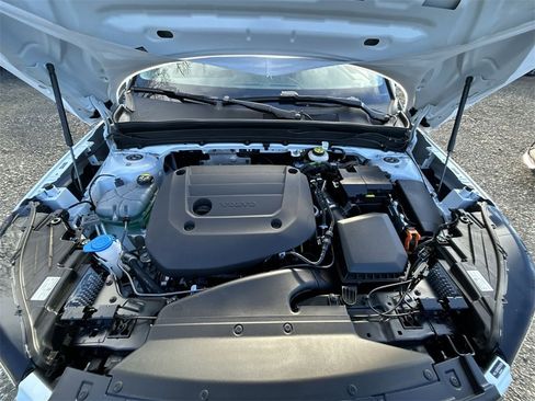 New 2025 Volvo XC40 B5 Plus w/ Protection Package Premier image 10