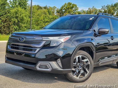 Used 2025 Subaru Forester Limited AWD/4WD image 2