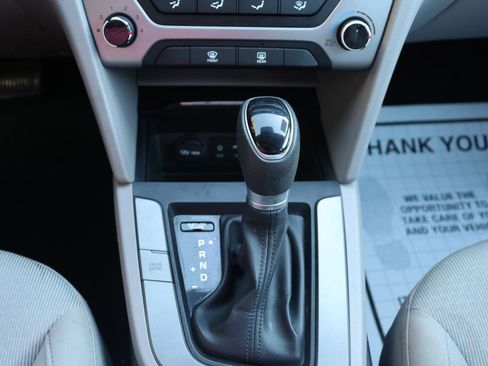 Used 2017 Hyundai Elantra SE image 31