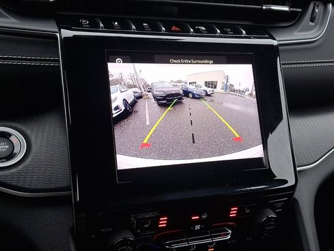 Used 2023 Jeep Grand Cherokee Altitude image 12