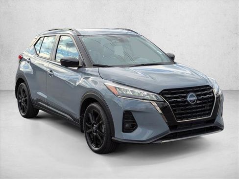 Used 2023 Nissan Kicks SR w/ SR Premium Package image 3