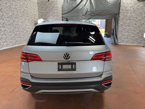 Used 2024 Volkswagen Taos SE w/ Panoramic Sunroof Package FWD image 6