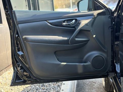 Used 2020 Nissan Rogue SL w/ Premium Package image 20