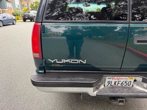 Used 1997 GMC Yukon 4WD 4-Door w/ Marketing Opt Pkg 5 image 17