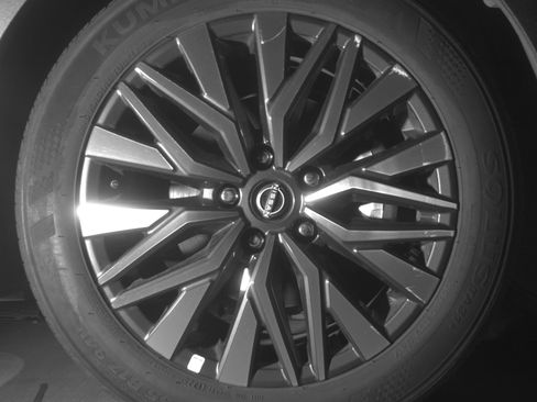 Used 2025 Nissan Altima 2.5 SV FWD image 13