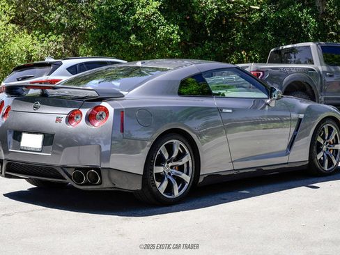 Used 2011 Nissan GT-R Premium AWD/4WD image 6