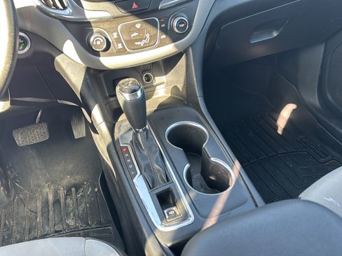 Used 2018 Chevrolet Equinox LS AWD/4WD image 23