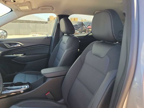 Used 2025 Chevrolet Trax LT w/ LT Convenience Package FWD image 15