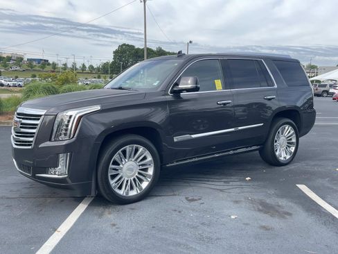 Used 2016 Cadillac Escalade Platinum AWD/4WD image 3