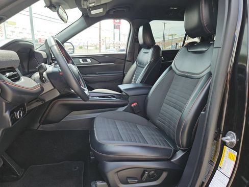 Used 2025 Ford Explorer ST-Line w/ ST-Line Street Pack AWD/4WD image 11