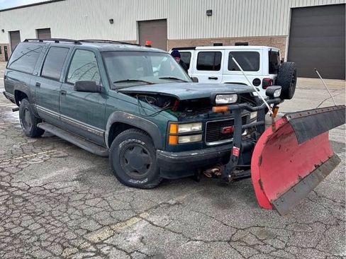 Used 1996 GMC Suburban 4WD image 1