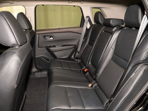 Used 2023 Nissan Rogue SL w/ SL Premium Package image 9