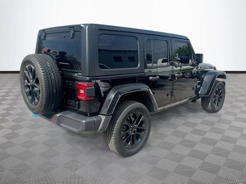 Used 2023 Jeep Wrangler Unlimited Sahara w/ Cold Weather Group AWD/4WD image 6
