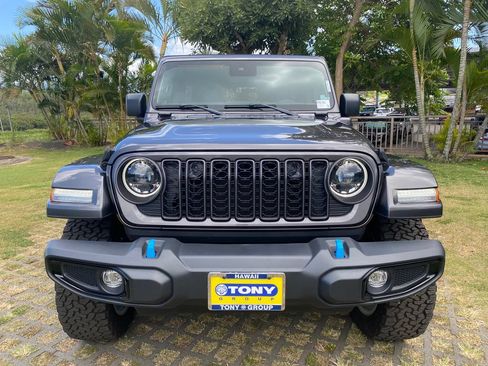 Used 2024 Jeep Wrangler Unlimited w/ LED Headlamp & Fog Lamp Group AWD/4WD image 2